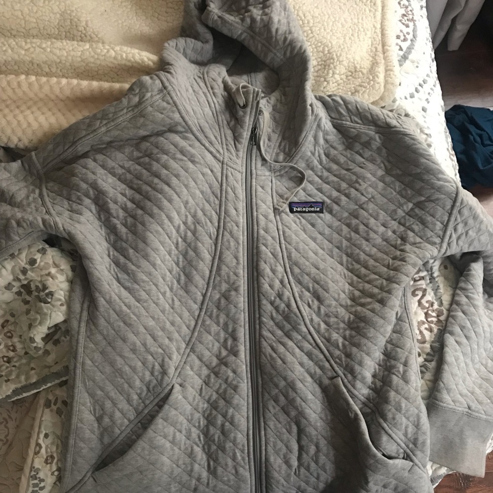 Like new gray Patagonia quilted sweatshirt